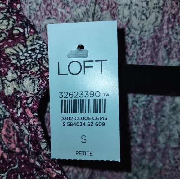 Loft NWT Ladies Breezy Blouse, Size S Petite, Floral print on Purple background - Picture 9 of 11